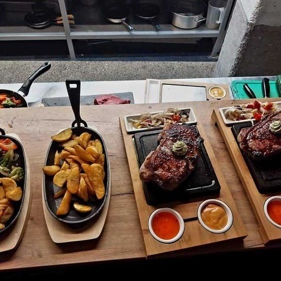 Bild enthält, Brunch, Food, Food Presentation, Meat, Pork