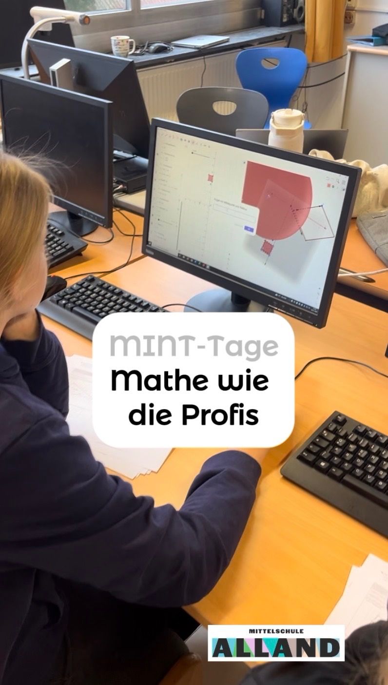 A student is sitting at a desk, working on a computer. The screen shows a geometric shape. The text overlay reads 'MINT-Tage mathe wie die Profis.' There are papers, a keyboard, and another monitor on the desk.