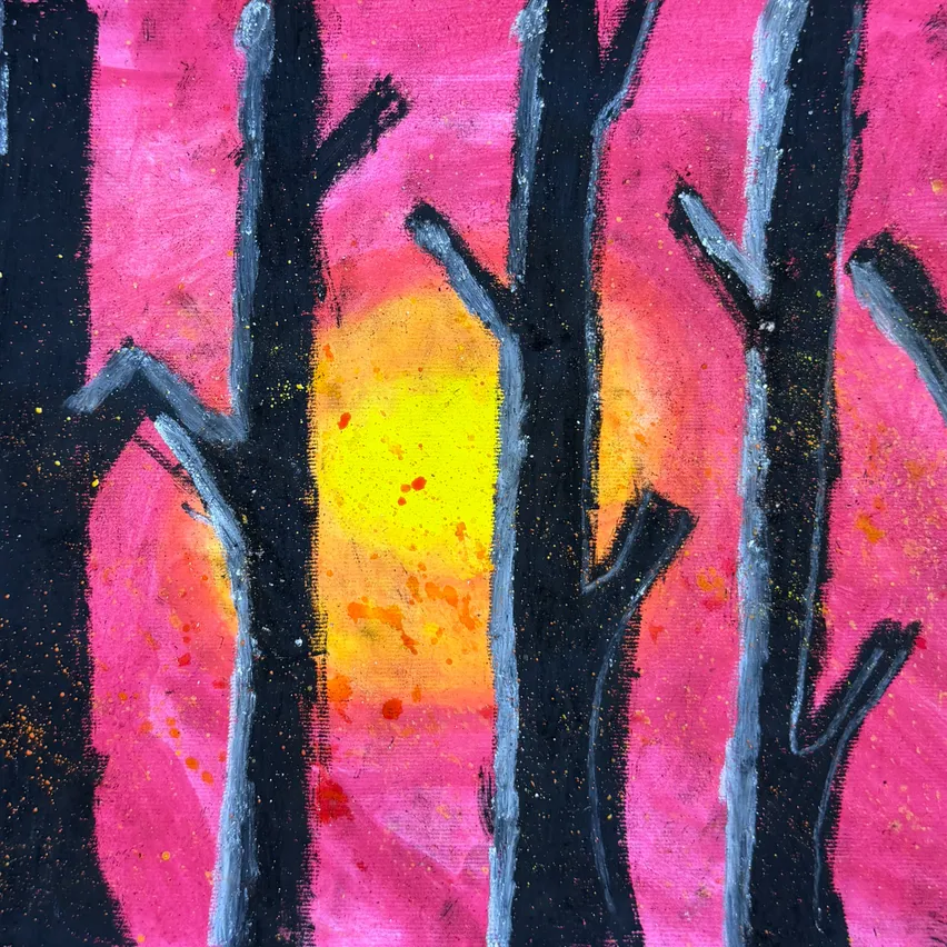 Ein Gemälde von Bäumen mit einem Sonnenuntergang im Hintergrund. Die Bäume sind schwarz gemalt und der Hintergrund ist pink und gelb.