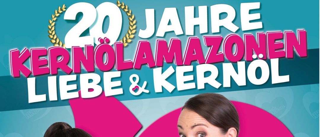 Werbeplakat mit zwei Frauen in Pink, eine lächelt und die andere sieht überrascht aus, mit dem Titel 'Kernulamaze & Kernol Liebe & Kernol' und ihren Namen Caroline Athanasiadis und Gudrun Nikodem-Eichenhardt.