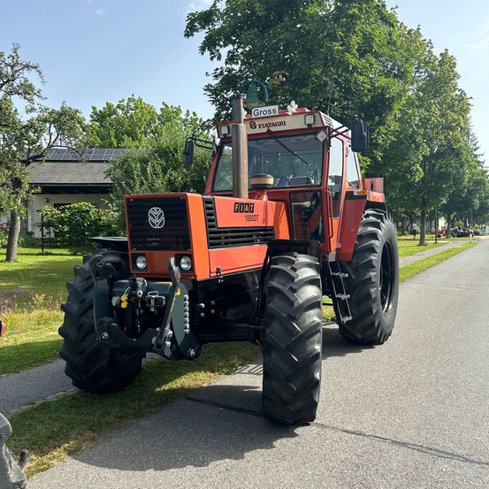 Bild enthält, Machine, Wheel, Tire, Tractor, Transportation, Vehicle, Bumper, Outdoors, Bulldozer