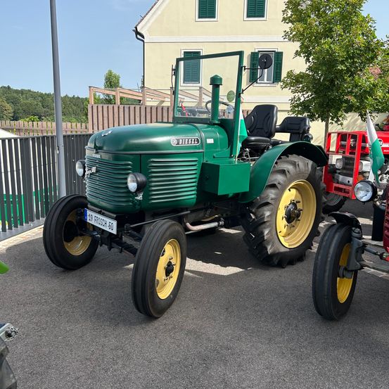 Bild enthält, Machine, Wheel, Tractor, Transportation, Vehicle, Outdoors
