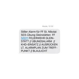 Textnachricht mit einer Warnung für FF St. Nikolai. Die Warnung lautet: S03-Übung bei FF 50011 Feuerwehr Gleinstadt. Übungsalarm. Treffen am Alarmplan-Treffpunkt. Blaulicht.