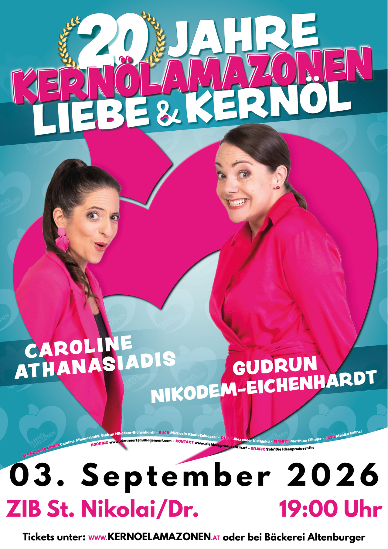 Werbeplakat für 'Kernolamal Kernol Liebe & Kernol' mit Caroline Athanassiasis und Gudrun Nikodem-Eichenhardt in pinkfarbenen Outfits, lächelnd, mit Text auf Deutsch und Englisch.