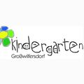 Das Kindergartenlogo zeigt eine bunte Blume mit lächelnden Gesichtern und den Namen GroBwilfersdorf in kursiver Schrift.