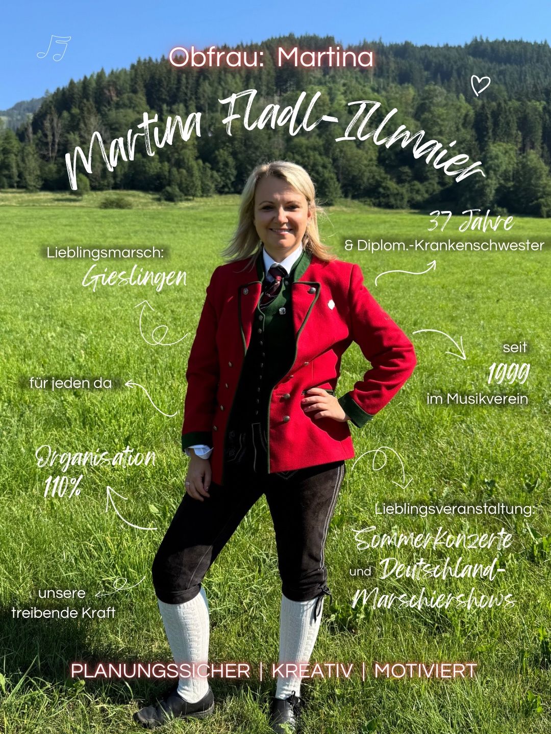 Eine Frau in einem roten Jackett und traditioneller Kleidung steht in einem Grasfeld und lächelt. Textüberlagerungen heben ihr Alter, ihren Beruf, ihre Lieblingsveranstaltung und ihre organisatorische Beteiligung hervor.