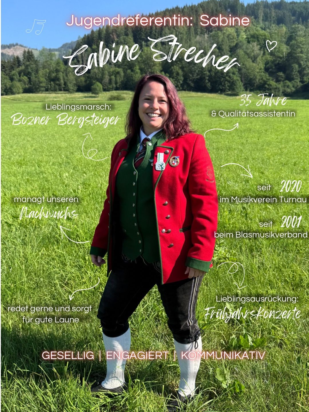 Eine Frau in einem roten und grünen traditionellen Outfit steht in einem Grasfeld und lächelt. Text um sie herum hebt ihre Rolle in einem Musikverein und ihren Lieblingswanderweg hervor.