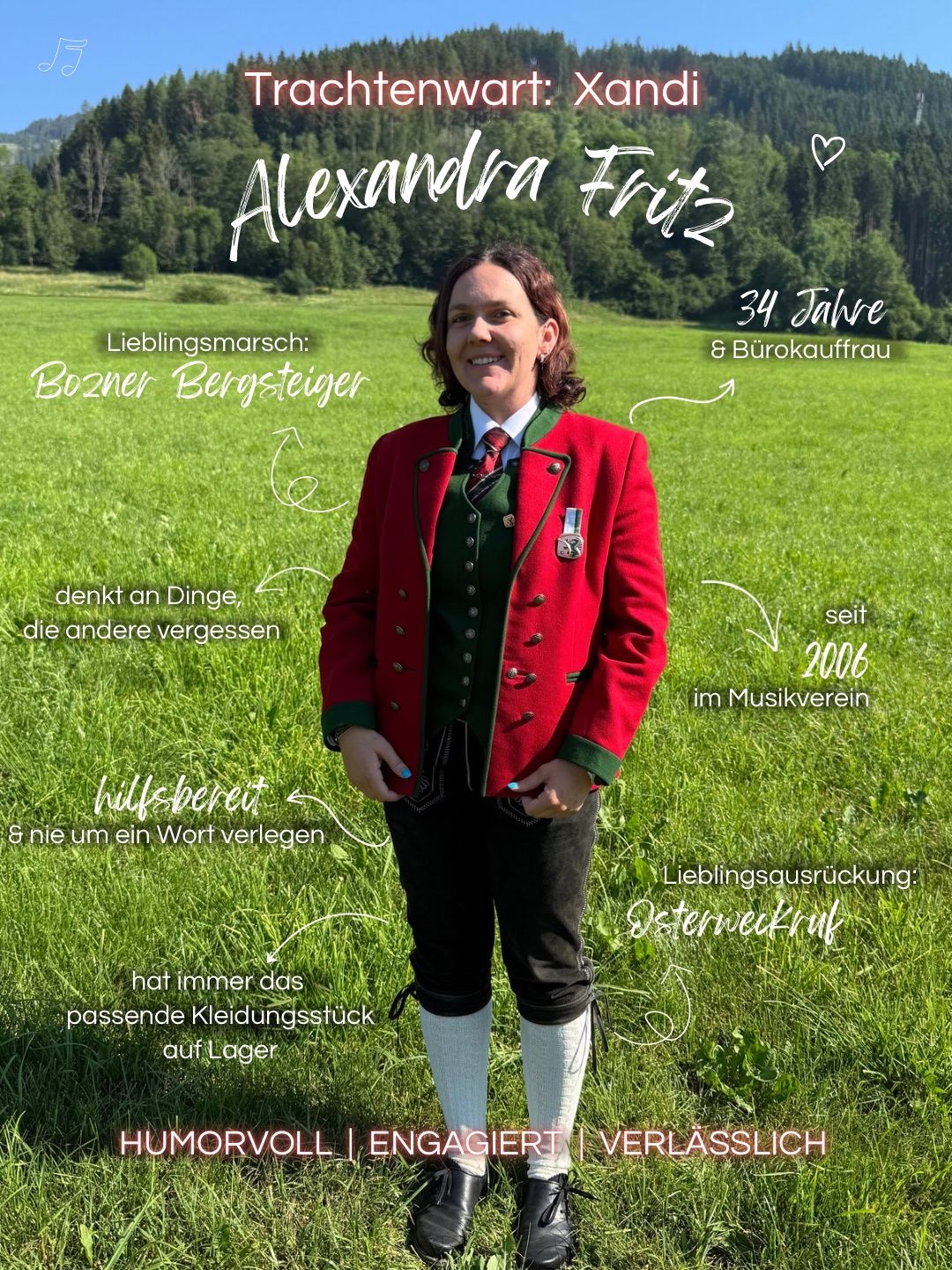 Eine Frau in traditioneller bayerischer Kleidung steht in einem Grasfeld und lächelt. Textüberlagerungen geben Details über ihren Lieblingsmarsch, Lieblingsoutfit und Mitgliedschaft in einem Musikverein seit 2006 an.
