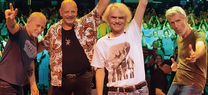 Bild enthält, Urban, Adult, Male, Man, Person, Belt, People, Head, Party, Face