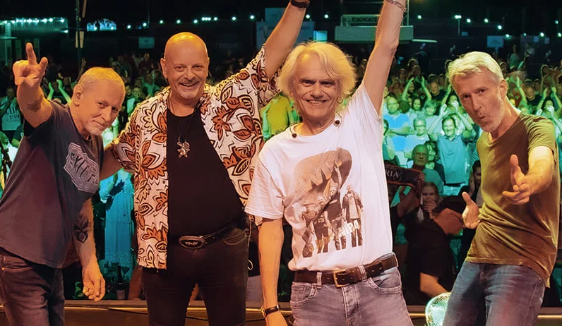 Bild enthält, Urban, Adult, Male, Man, Person, Belt, People, Head, Party, Face