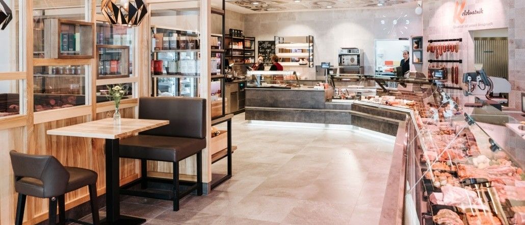 Bild enthält, Shop, Butcher Shop, Person, Architecture, Building, Chair, Furniture, Indoors, Restaurant