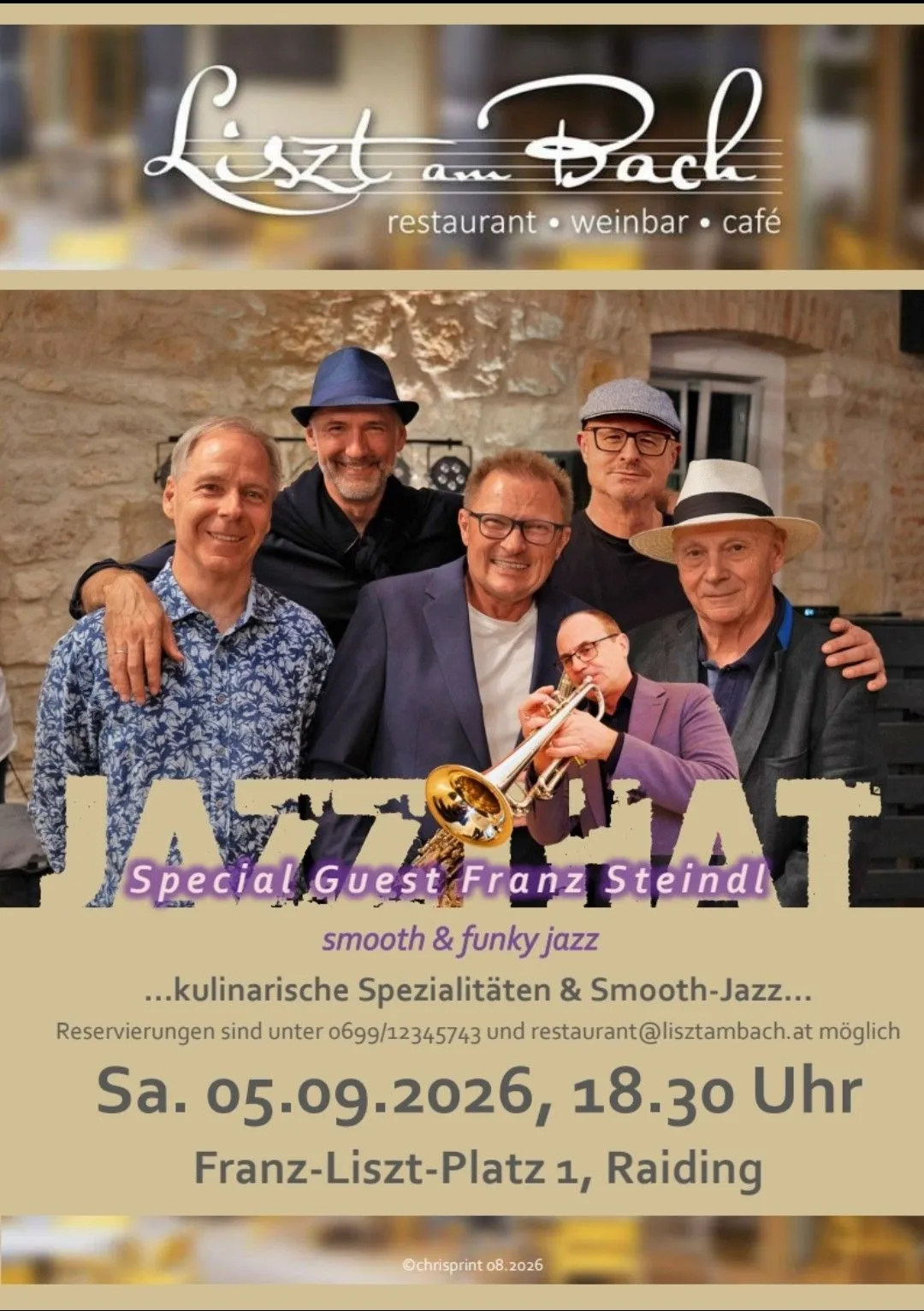 Eine Gruppe von Männern posiert für ein Foto, einer von ihnen spielt Trompete. Das Bild ist für eine Jazz-Veranstaltung mit Franz Steindl.