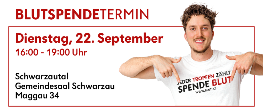 Ein lächelnder Mann zeigt auf ein Plakat, das eine Veranstaltung namens 'AUSPENDETERMIN' am Montag, 22. September von 0 bis 19:00 Uhr im Varzautal Eindessaal Schwarzau, Hausnummer 34, ankündigt. Das Plakat hat einen roten Rand und weißen Hintergrund.