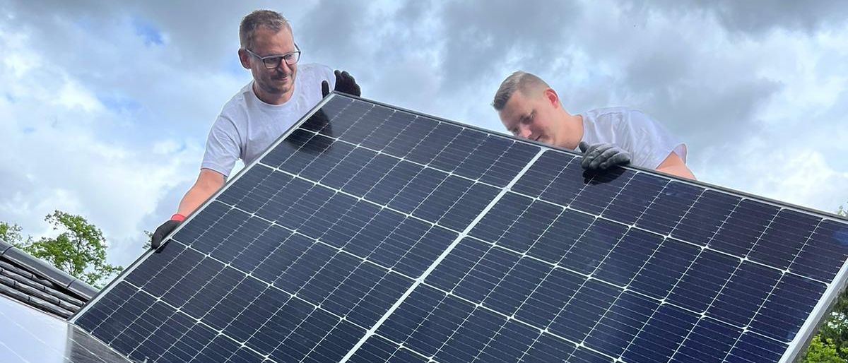 Bild enthält, Electrical Device, Solar Panels