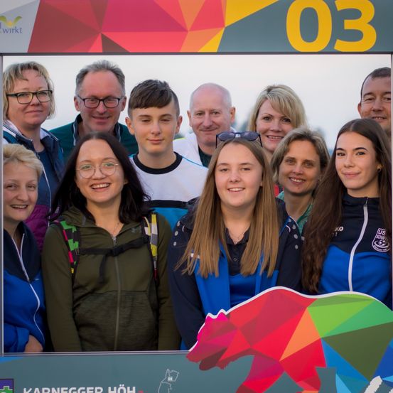 Bild enthält, People, Person, Glasses, Adult, Female, Woman, Girl, Teen, Poster, Man