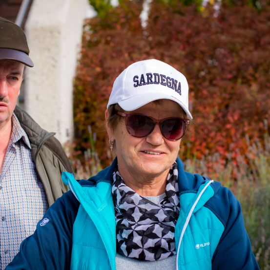 Bild enthält, Cap, Hat, Baseball Cap, Person, Portrait, Coat, Adult, Male, Man, Jacket