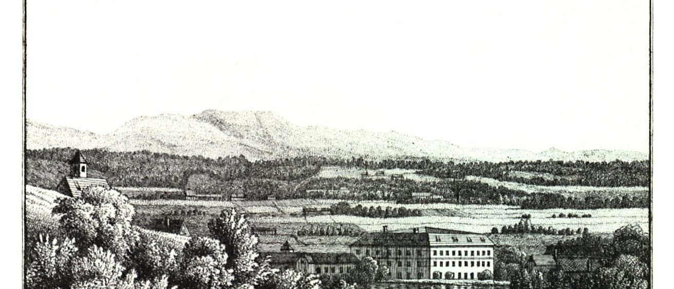 Eine alte Landschaftszeichnung zeigt eine Fabrik in einem ländlichen Gebiet, umgeben von Bäumen und Hügeln, mit Bergen in der Ferne.