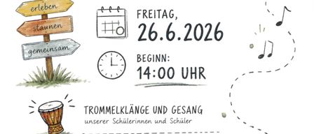 Plakat für ein Schulfest am 26. Juni 2026 mit Kalender, Musiknoten, Karte und Buch. Das Event umfasst Trommelklänge, Gesang, eine Reise durch Oberpetersdorf und den Verkauf eines Projektbuchs.