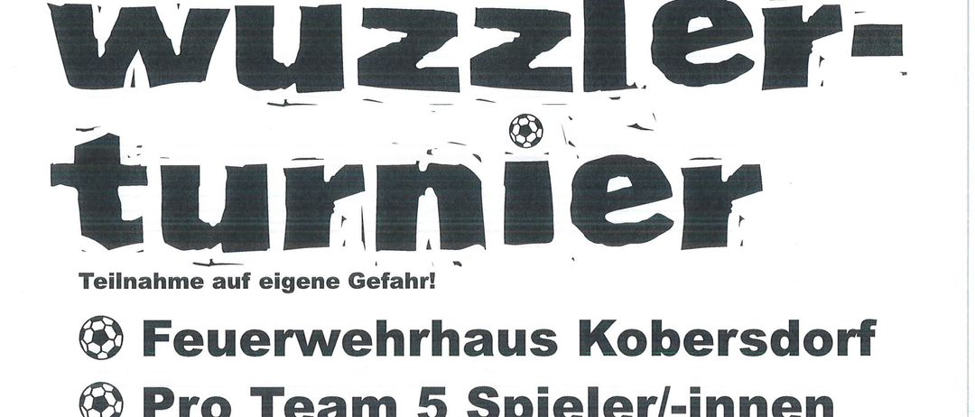 Ein schwarz-weißes Plakat bewirbt ein Fußballspiel bei der Feuerwehr Kobersdort. Das Spiel zeigt ein Profiteam mit fünf Spielern. Der Eintrittspreis beträgt 20 Euro, und die Siegesfeier wird gegen 19:30 Uhr erwartet.