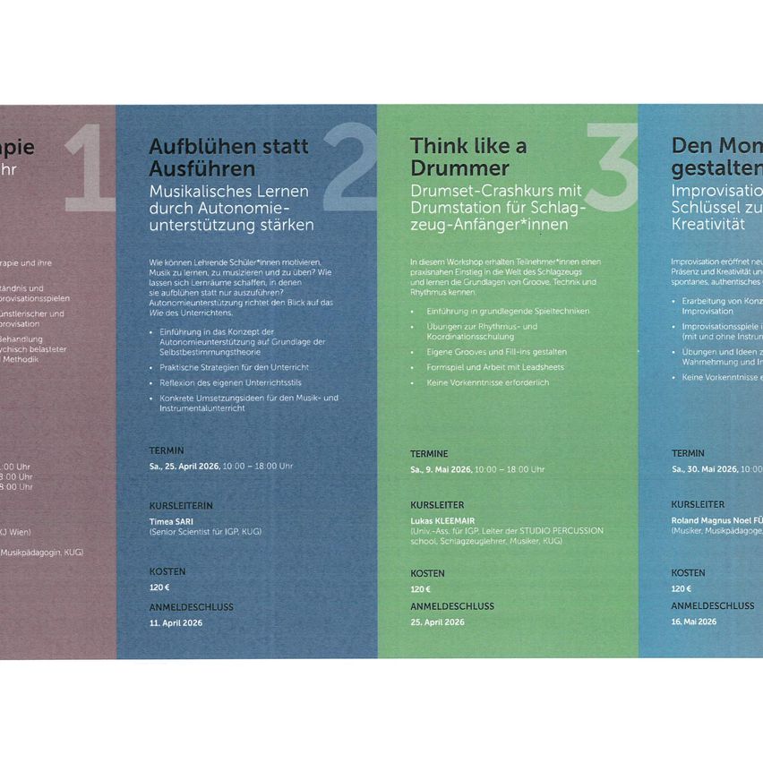Das Bild zeigt einen Zeitplan für drei Workshops. Der erste Workshop befasst sich mit der Verbesserung des musikalischen Lernens durch Autonomieunterstützung. Der zweite Workshop handelt davon, wie man wie ein Schlagzeuger denkt, mit einem Crashkurs für Anfänger. Der dritte Workshop dreht sich um die Gestaltung von Improvisation als Schlüssel zur Kreativität. Jeder Workshop hat ein spezifisches Datum, eine Zeit, einen Ort und Kosten.