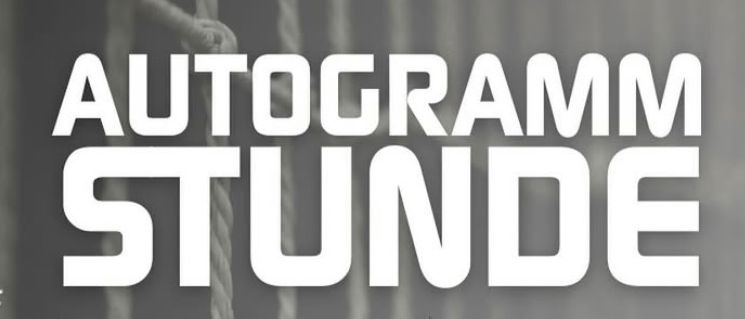 Drei Fußballspieler in Trikots posieren für eine Autogrammstunde. Ein Mann macht ein Friedenszeichen. Datum: 2. Oktober, Zeit: 16:30 bis 17:30.