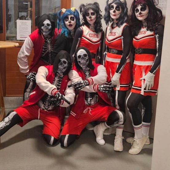 Bild enthält, Person, Festival, Adult, Female, Woman, Face, Head, Clothing, Glove, Halloween