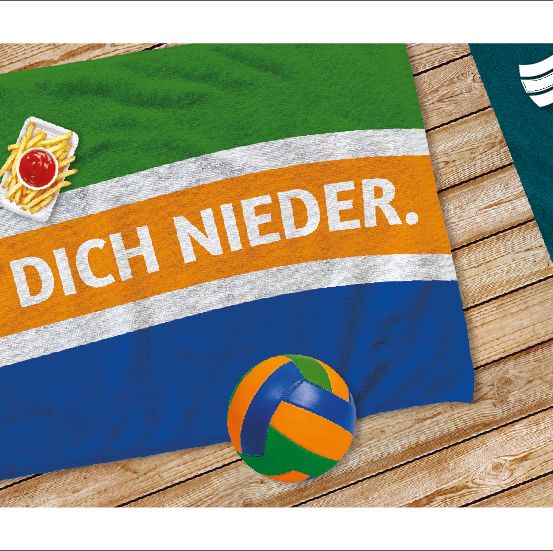 Bild enthält, Ball, Sport, Volleyball, Volleyball (Ball), Advertisement, Animal, Bird, Poster, Text, Banner