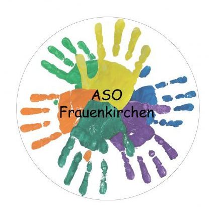 Ein kreisförmiges Bild mit verschiedenen farbigen Handabdrücken, die einen Kreis bilden, die Worte 'ASO Frauenkirchen' sind prominent in der Mitte angebracht.