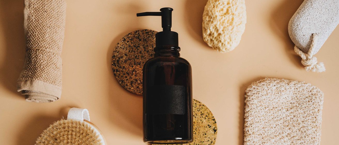 Bild enthält, Home Decor, Bottle, Cosmetics, Perfume, Rug