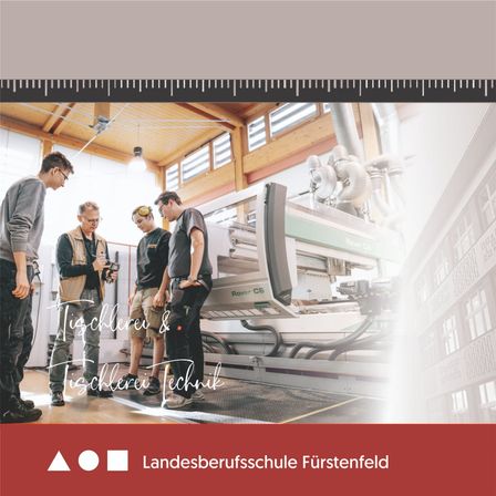 Bild enthält, Hospital, Adult, Male, Man, Person, Boy, Teen, Shoe, Factory, Shorts