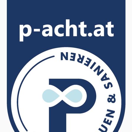 Ein blaues Banner mit dem Text p-acht.at in der Mitte und einem blauen Buchstaben P in der Mitte eines Kreises.