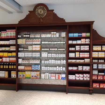 Bild enthält, Shop, Indoors, Market, Grocery Store, Supermarket, Person, Checkout Counter