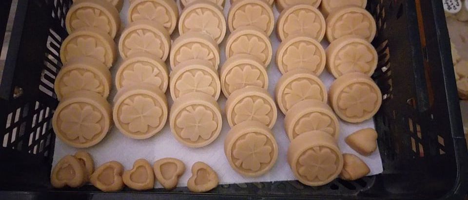 Bild enthält, Food, Sweets, Tape, Medication, Pill