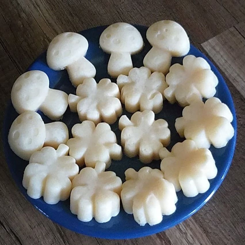 Bild enthält, Fungus, Plant, Food, Food Presentation, Plate, Bread, Cracker, Sweets