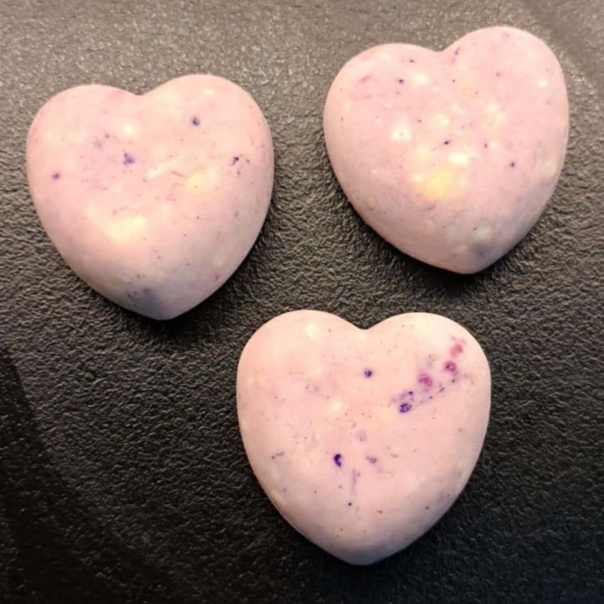 Bild enthält, Symbol, Love Heart Symbol, Food, Fruit, Pear, Plant, Produce