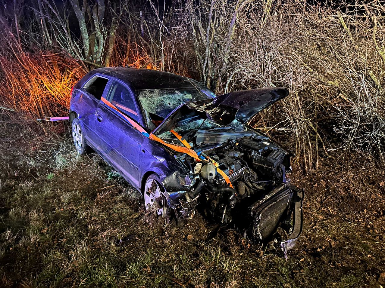 Bild enthält, Alloy Wheel, Car, Car Wheel, Machine, Spoke, Tire, Vehicle, Wheel