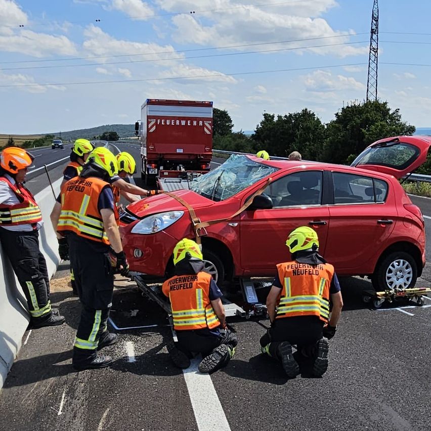 Bild enthält, Person, Worker, Helmet, Road, Vacation, E-scooter, Glove, Adult, Male, Man