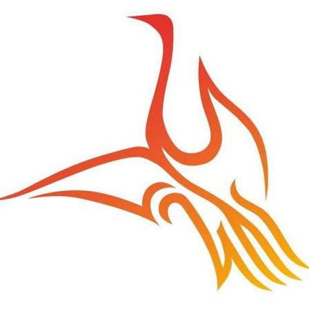 Eine stilisierte Illustration eines flammenden Vogels mit ausgebreiteten Flügeln, dargestellt in Orange- und Gelbtönen auf weißem Hintergrund.