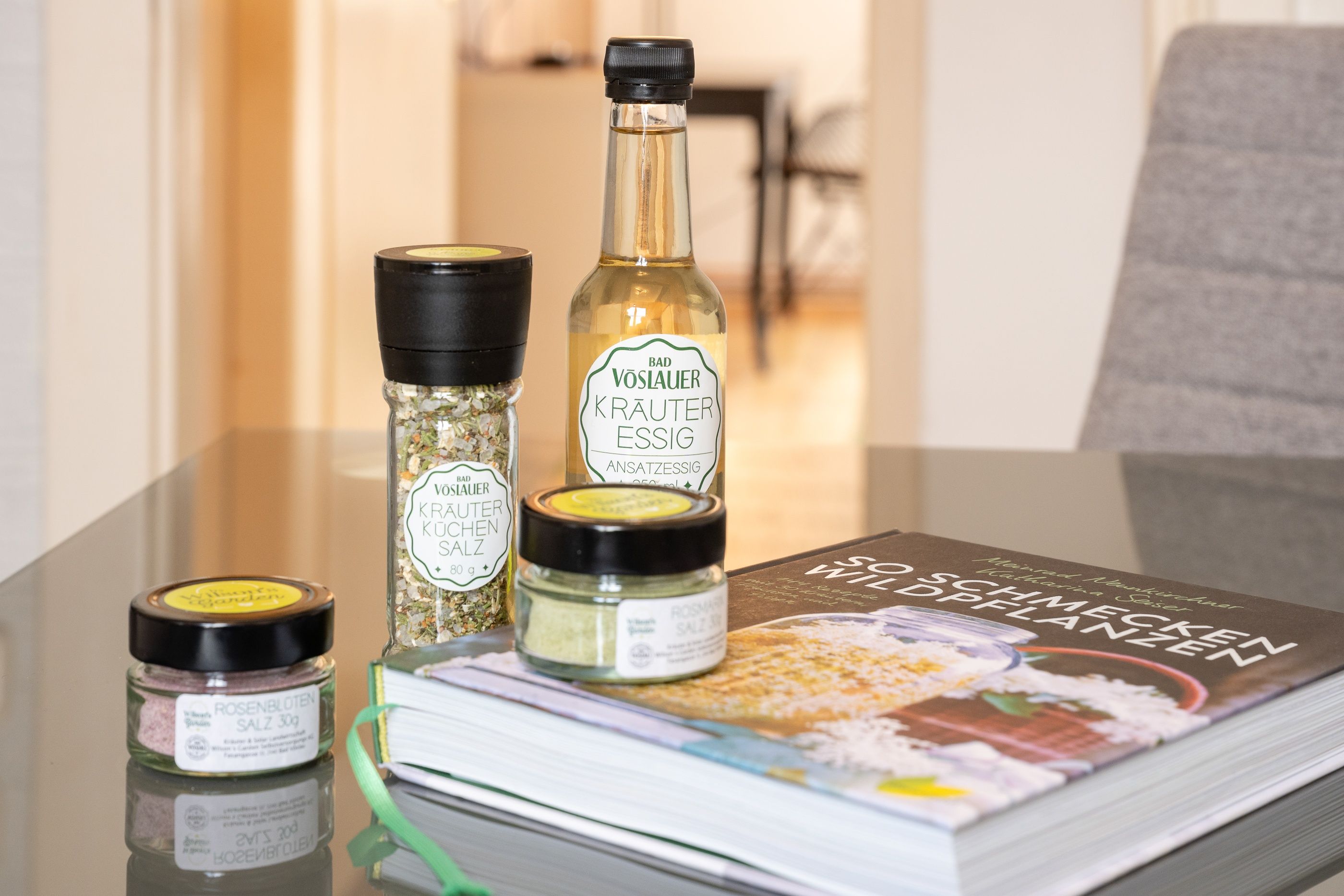Die Ferienwohnungsgäste von Wilson's Home erhalten als Begrüßungsgeschenk ein Kräuterprodukt von Wilson's Garden.