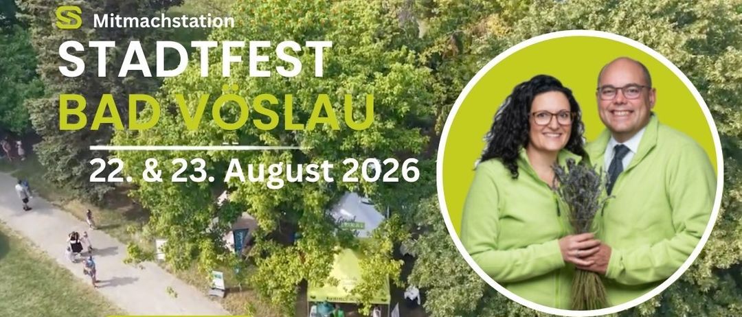 Ein Werbeplakat für das Badfest Vöslau am 23. August 2026 mit einer Frau in Grün, die Lavendelblumen hält, und einem Mann im Hintergrund.