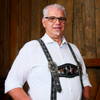 Bild enthält, Accessories, Adult, Male, Man, Person, Shirt, Suspenders, Glasses, Face, Portrait