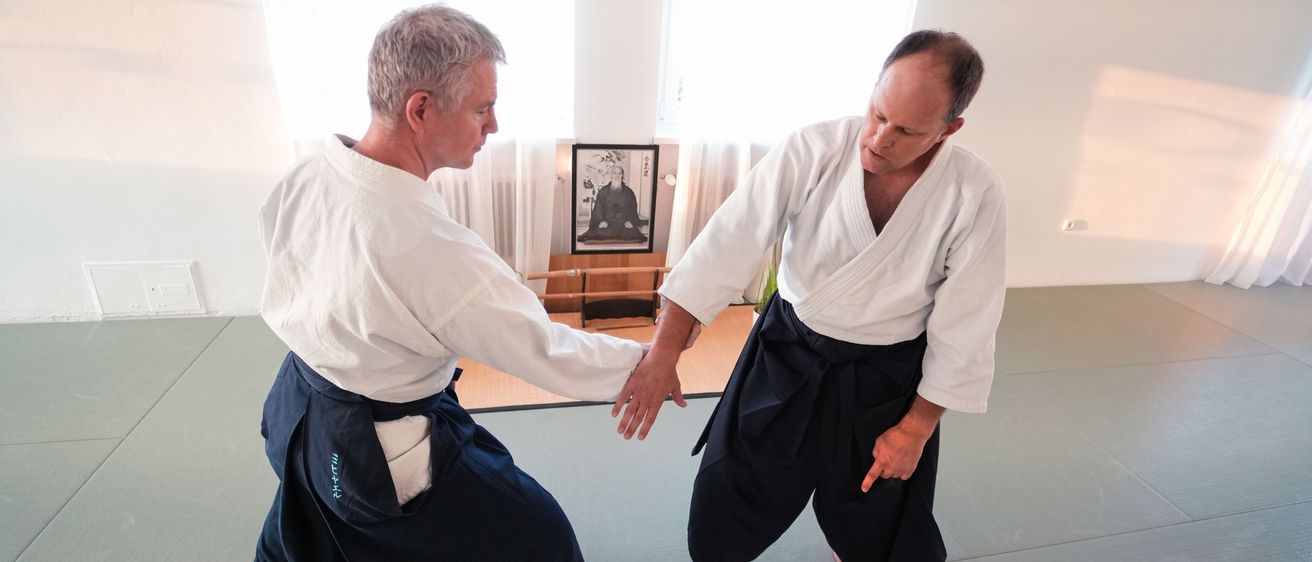 Bild enthält, Adult, Male, Man, Person, Face, Head, Shorts, Judo, Martial Arts, Hand