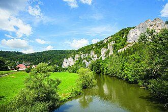 Bild enthält, Nature, Outdoors, Scenery, Plant, Vegetation, Water, Countryside, Tree, Woodland, Lake