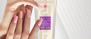 Bild enthält, Bottle, Lotion, Finger, Hand, Nail, Pill
