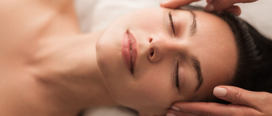 Bild enthält, Patient, Person, Adult, Female, Woman, Therapy, Massage, Face, Head, Spa