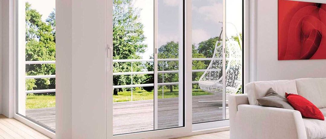 Bild enthält, Door, French Window, Window, Housing, Interior Design, House, Couch, Furniture