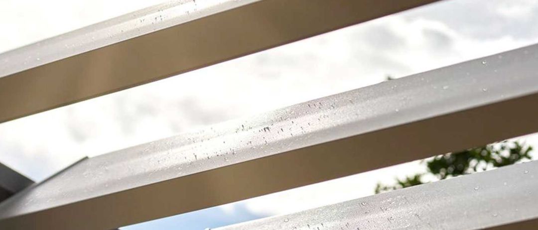 Bild enthält, Handrail, Dagger, Window, City, Skylight, Housing