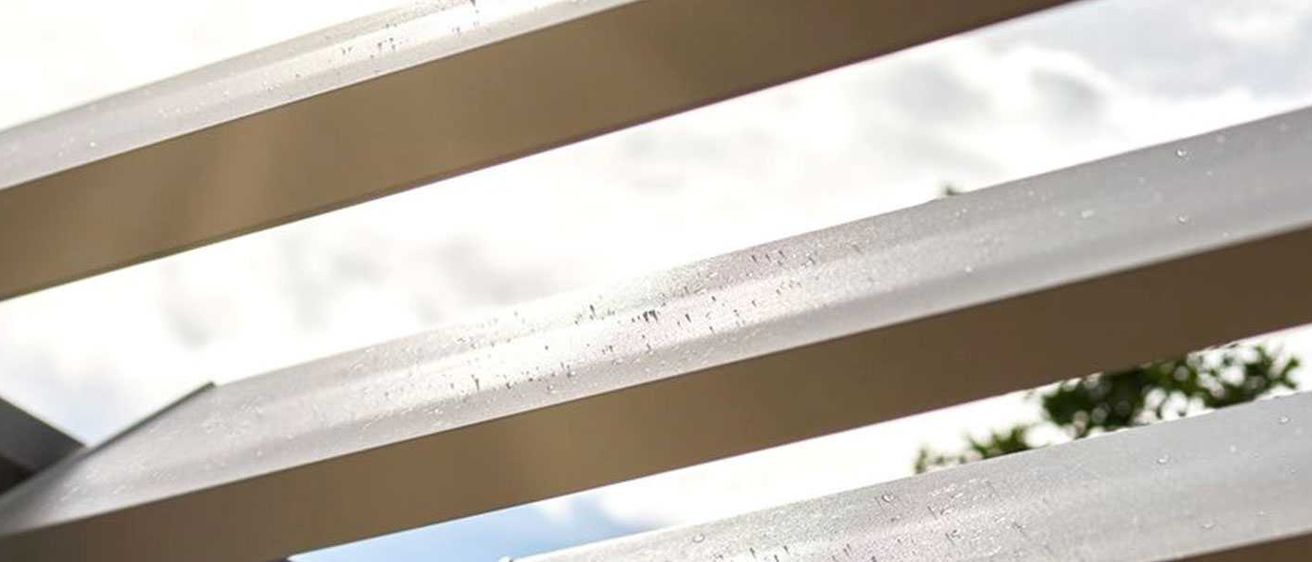 Bild enthält, Handrail, Dagger, Window, City, Skylight, Housing