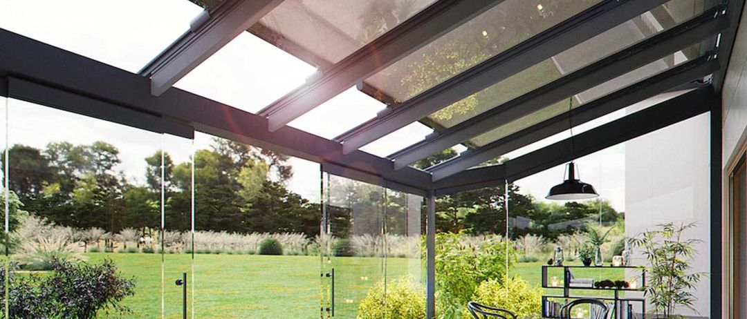 Bild enthält, Interior Design, Window, Garden, Grass, House, Housing, Porch, Person, Patio, Skylight