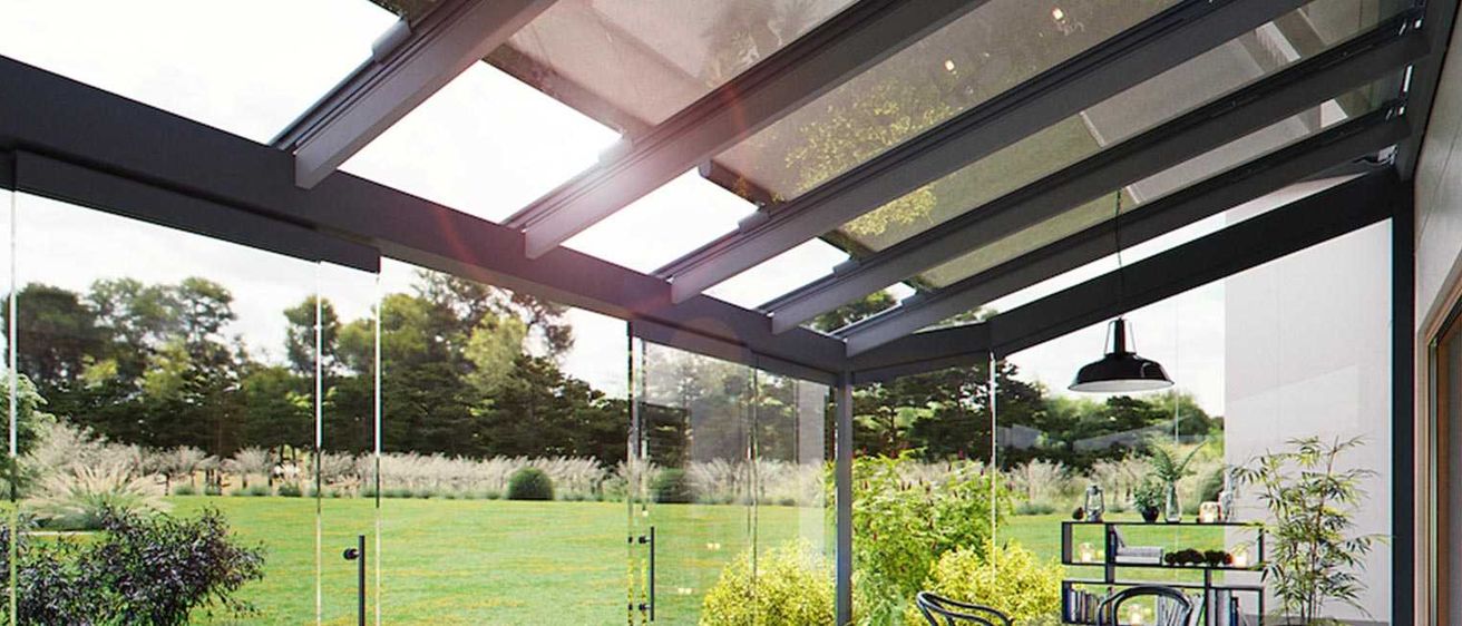 Bild enthält, Interior Design, Window, Garden, Grass, House, Housing, Porch, Person, Patio, Skylight